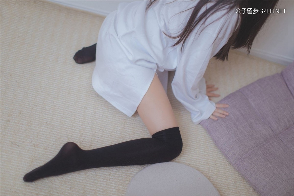 小清新美女白睡衣黑丝袜，诱人身姿展绝对诱惑(第8张)