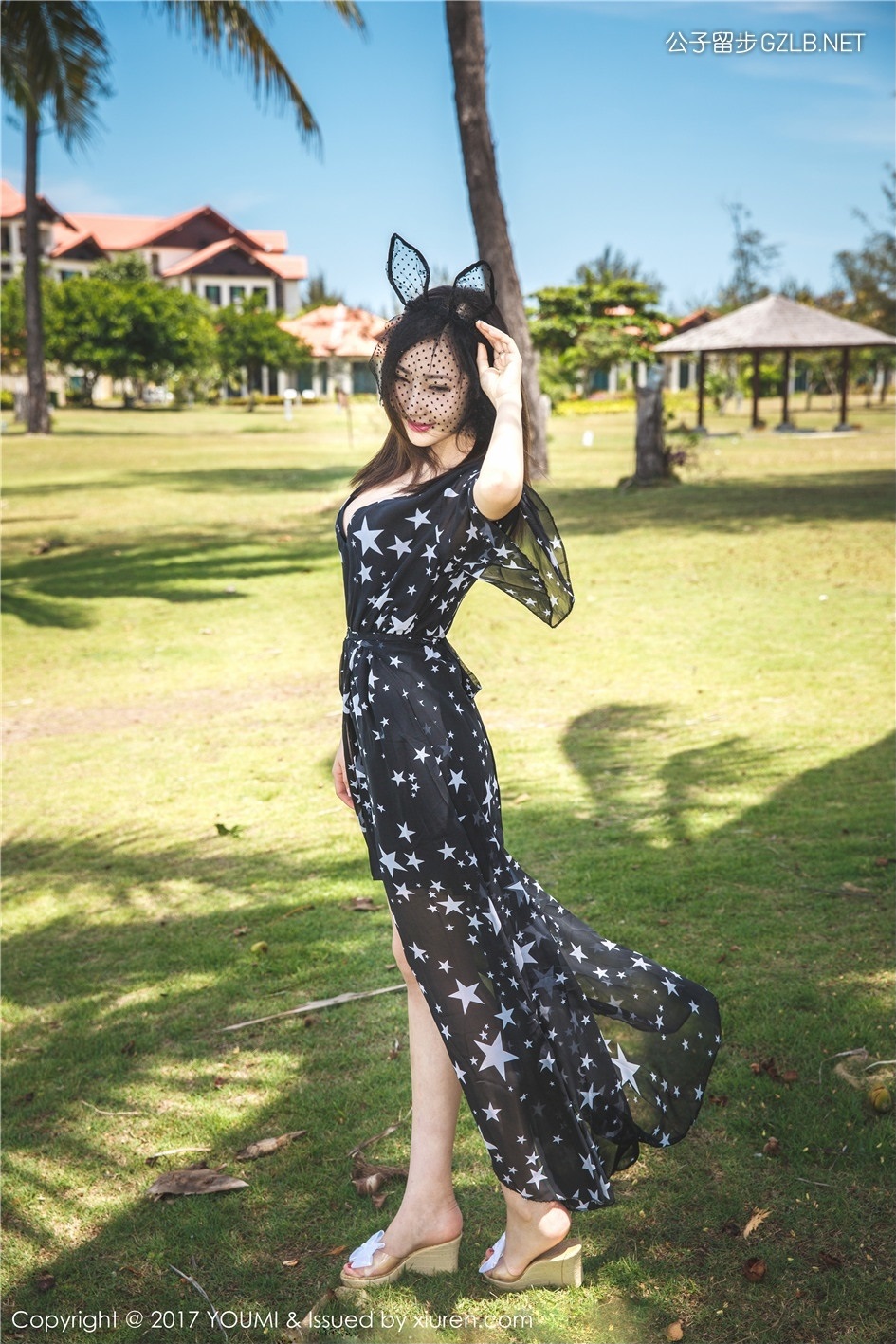 气质美女Yumi海边写真，黑色长裙提气质显优雅(第2张)