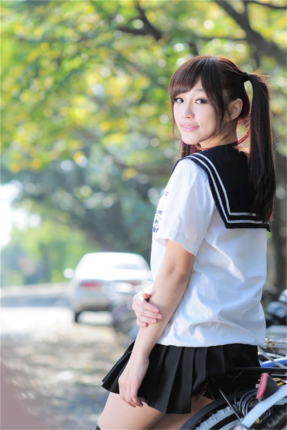 台湾肉肉小美女学生制服养眼写真，校花级别的侧影(第10张)