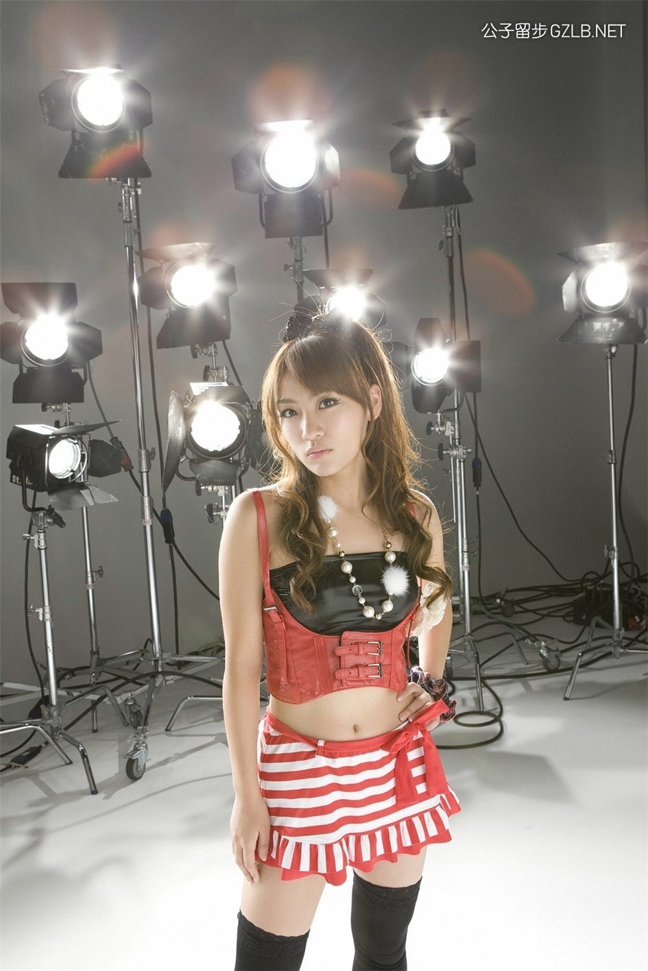 日本AKB48少女组合青涩兔女郎，多种头饰换着拍(第3张)